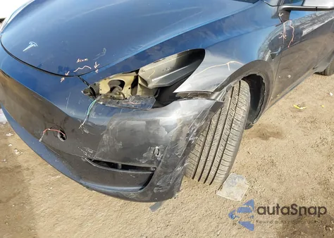 2024 Tesla Model Y Performance Dual Motor All-Wheel Drive z USA, uszkodzony, nr VIN 7SAYGDEF4RF023785